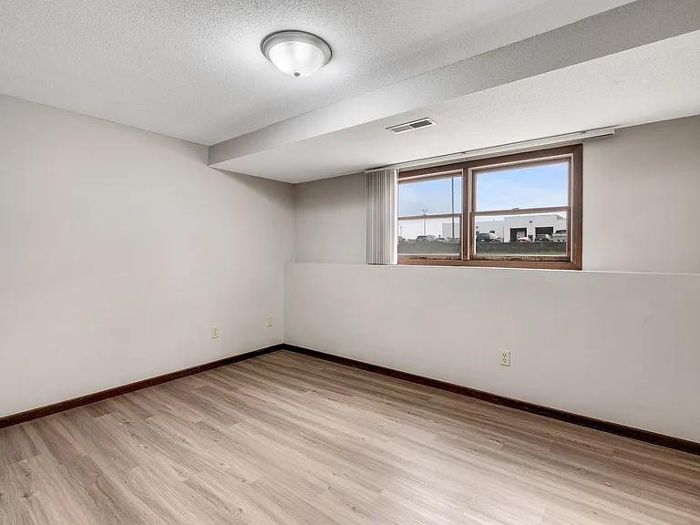 1225-1233 Branding Iron Rd — Photo 14