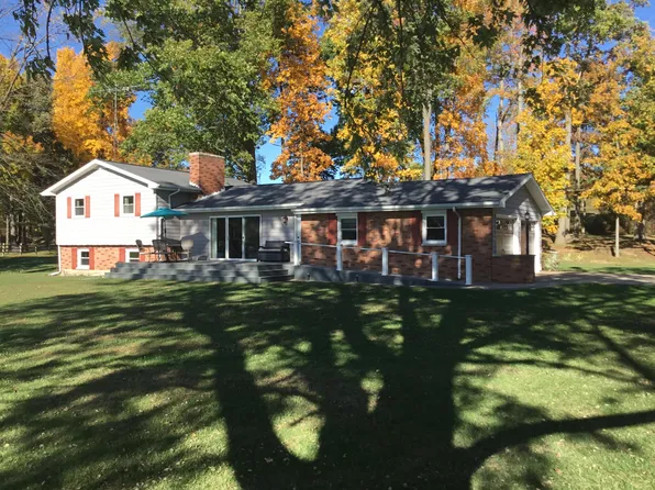 1246 Vincent Lake Ln, Tekonsha, MI 49092