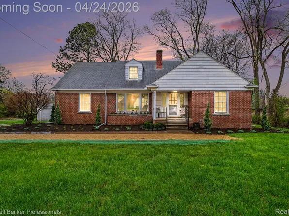 21611 W Ten Mile Rd, Southfield, MI 48075