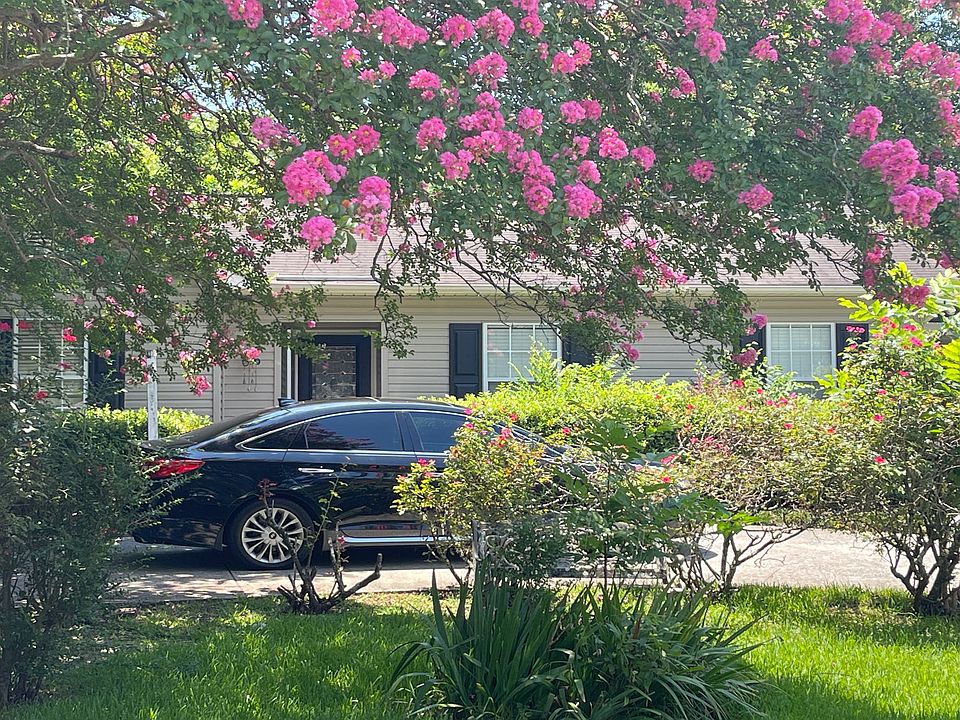 1st image of 424 3rd Ave N