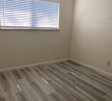 5th image of 4906 Summerwood Cir