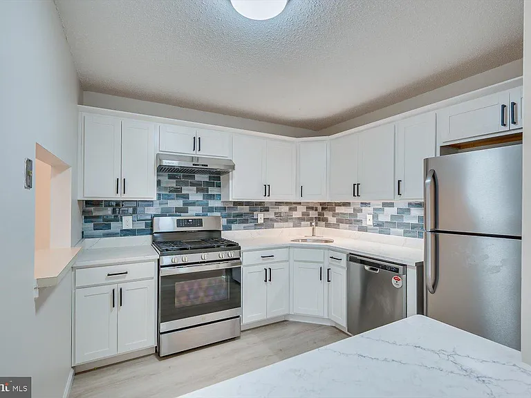 64 Taylor Dr — Photo 13