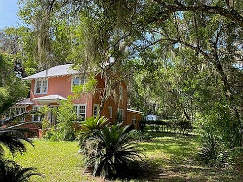 Side view from the street