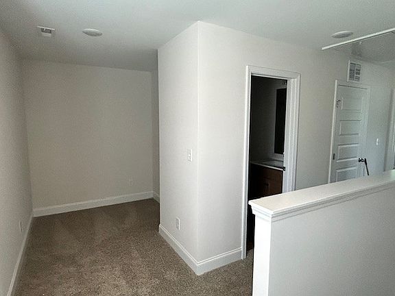 4th image of 138 Favre St