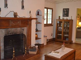 8525 N Lake Dr, Bayside, WI 53217