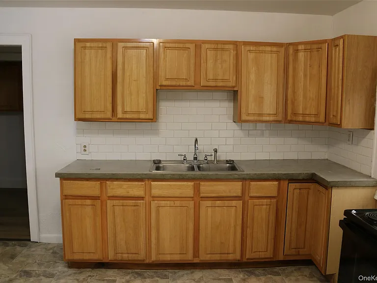 657 Eatontown Rd — Photo 4