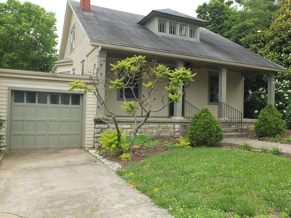 1st image of 302 W Oak St