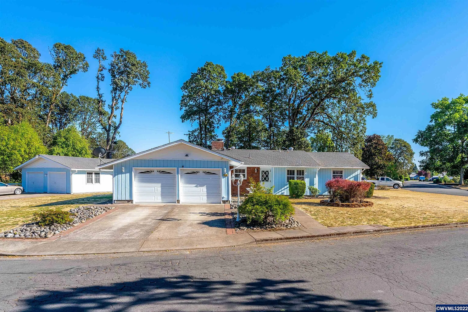 3110 S Shore Dr SE photo 1