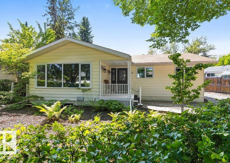 1st image of 21 Flint Cres