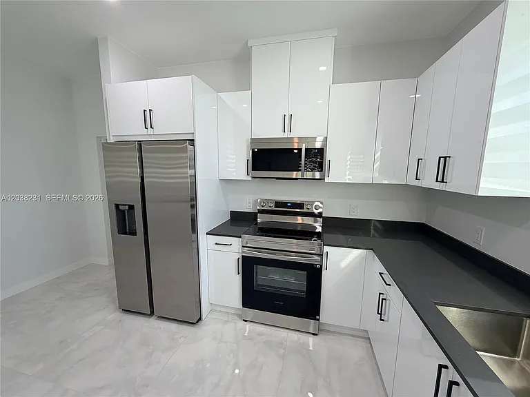 1111 Gunby Ave S — Photo 5