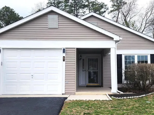 61 Finchley Ct, Southampton, NJ 08088