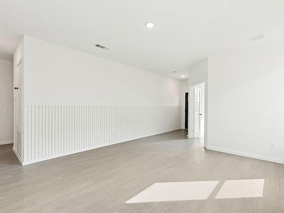 5th image of 1017 S Oakhurst Dr