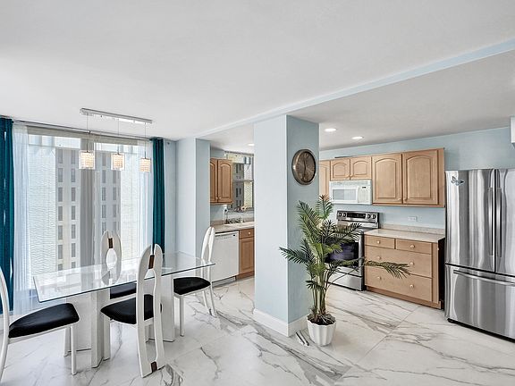 4th image of 1010 S OCEAN Boulevard #1609