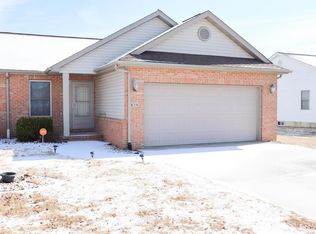 65 Crimson Ct #B, Highland, IL 62249