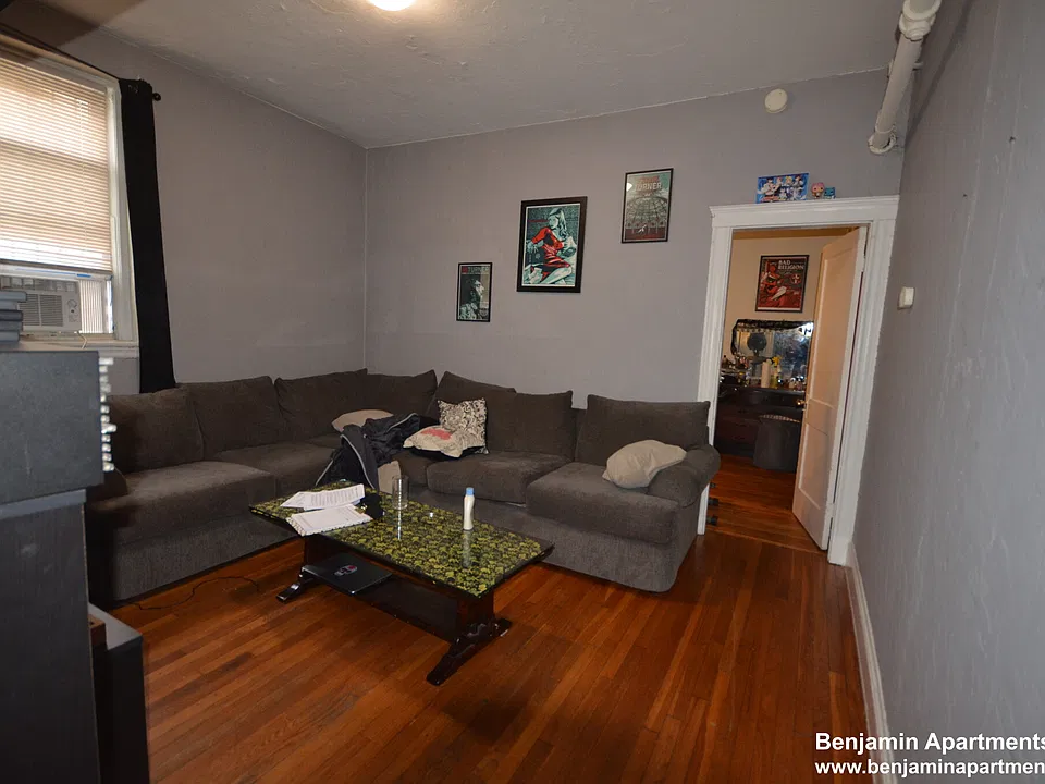 2039-2045 Commonwealth Ave #B1