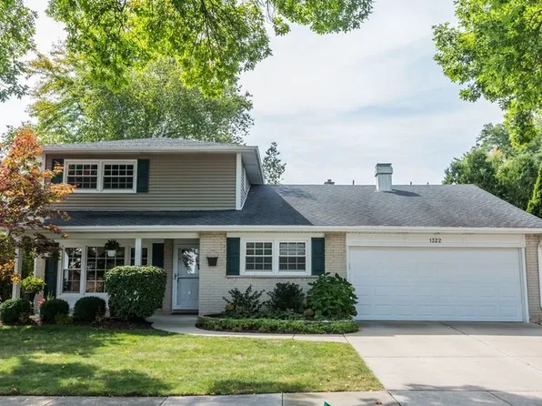 1322 S Fernandez Ct, Arlington Heights, IL 60005