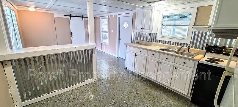 2 bed, 1.0 bath, $910 — Photo 1