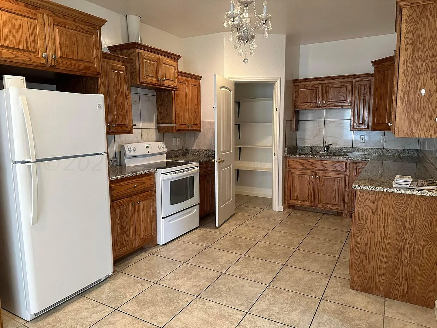 746 N Williams B — Photo 3