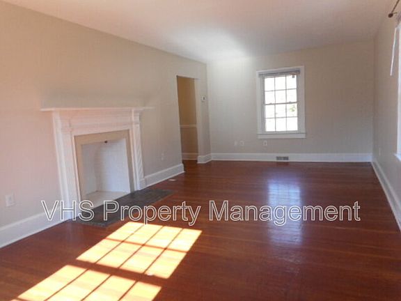 3rd image of 815 Bright St
