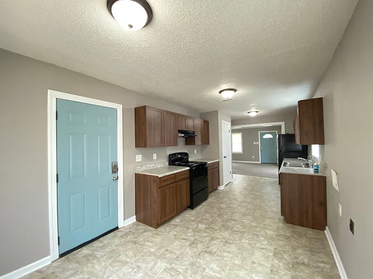 804 Shamrock Dr — Photo 2