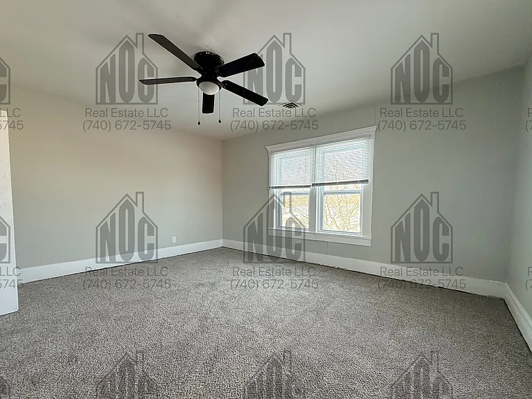 1236 1/2 E Locust St — Photo 7