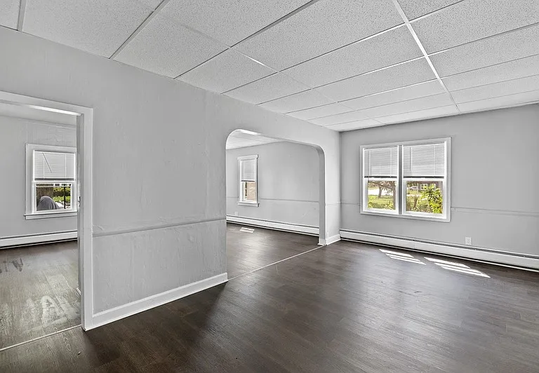 111 Center St — Photo 5