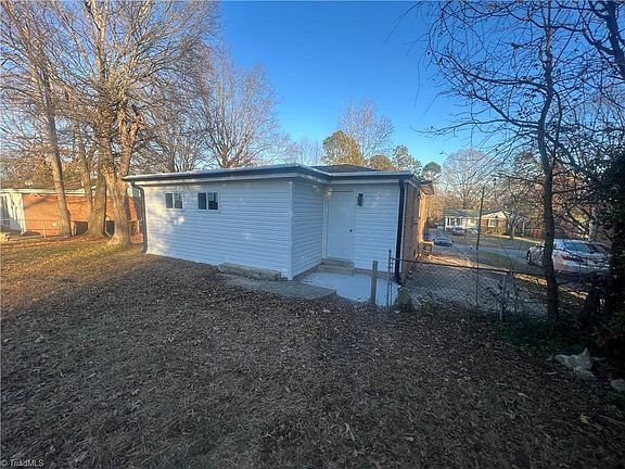 4th image of 1906 Carlton Ave