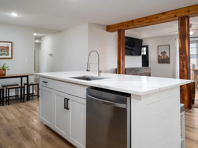 Shared Kitchen Bar