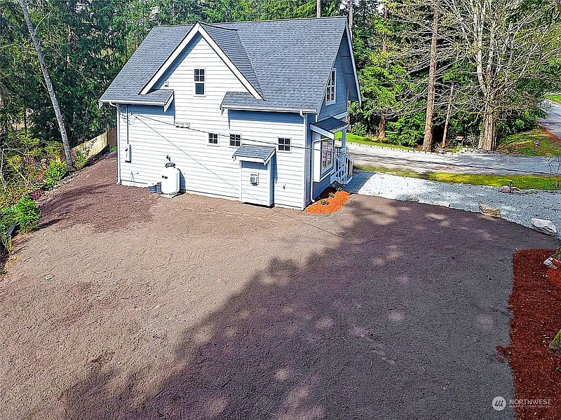 5th image of 1672 Aspen Drive