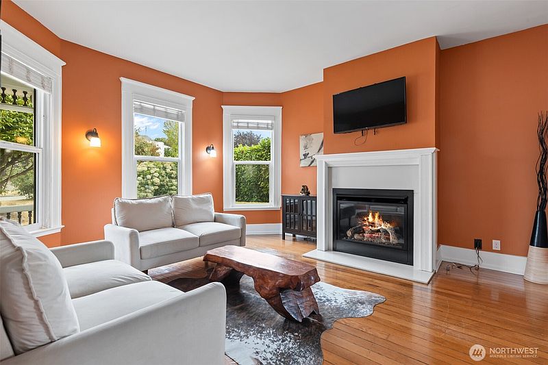 4th image of 1921 44th Avenue SW