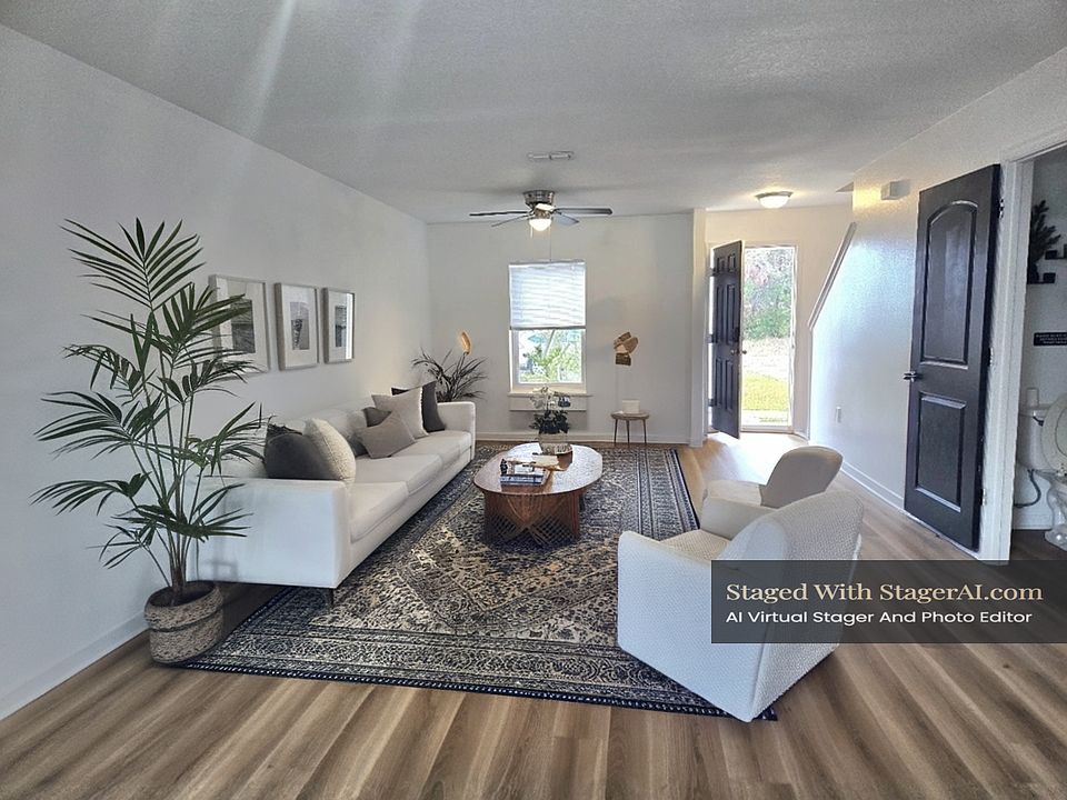 Livingroom (staged)