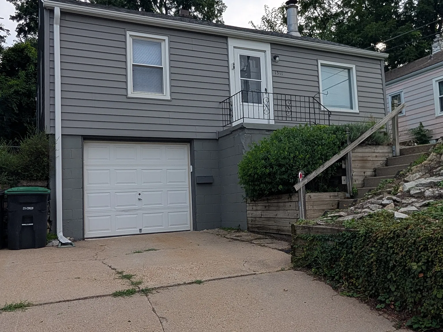2 bed, 940 sqft, $1,350 — Photo 2