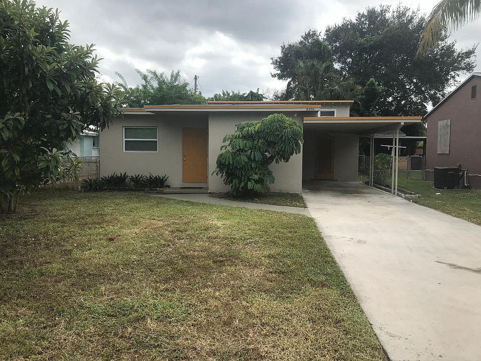 Modern 2/1 with bonus room. Email floridasunriser@gmail.com