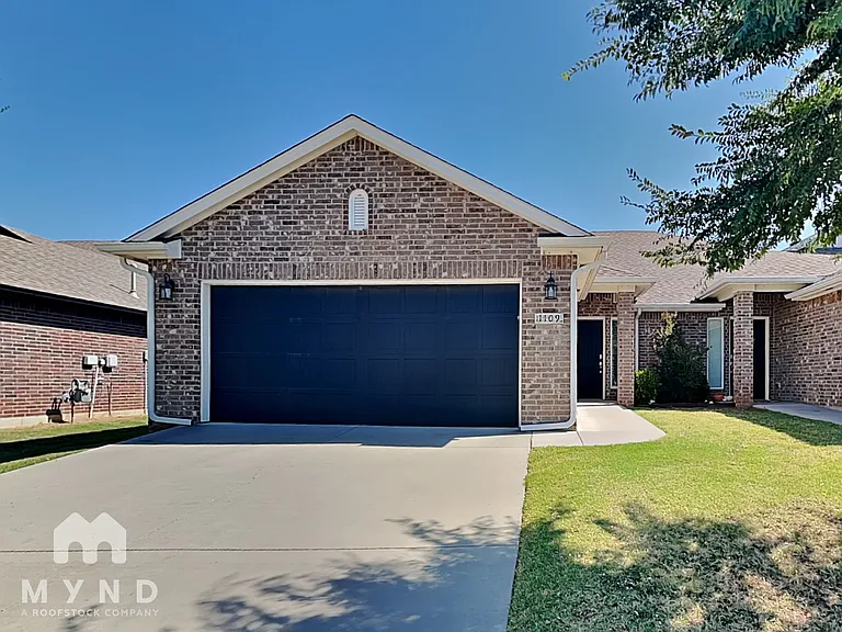 1109 Merlin Dr — Photo 2