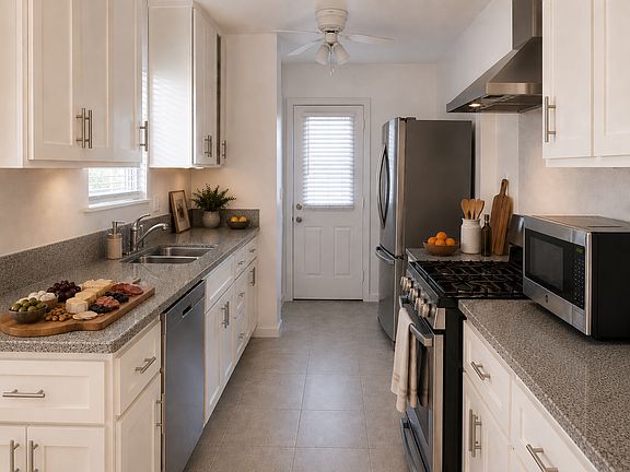 4th image of 1005 Stradella Rd