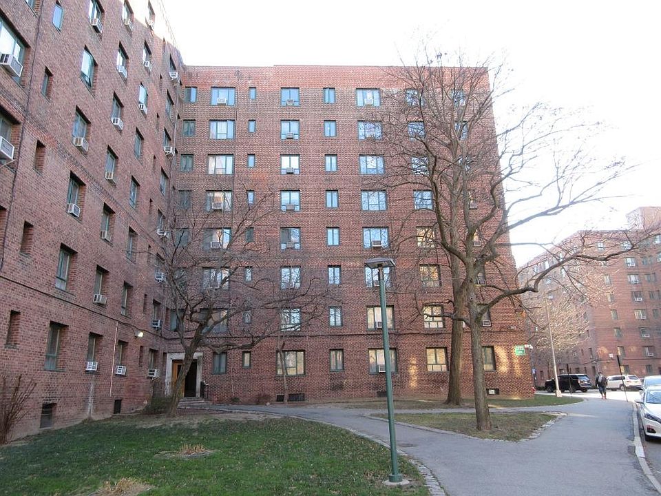 2nd image of 26 Metropolitan Oval APT 1A