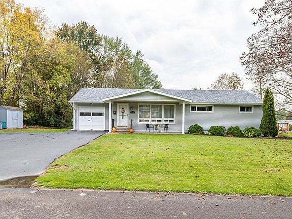 3rd image of 114 Midwood Dr
