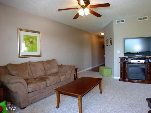 5th image of 150 Sunken Forest Dr #140