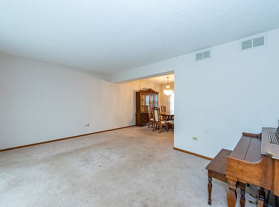 2nd image of 3830 Cedar Ave