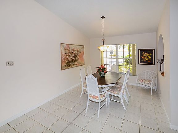 4th image of 653 Heritage Dr