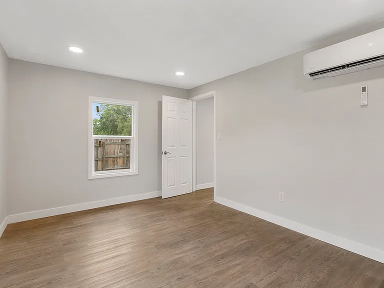 1607 W Lynn St — Photo 9