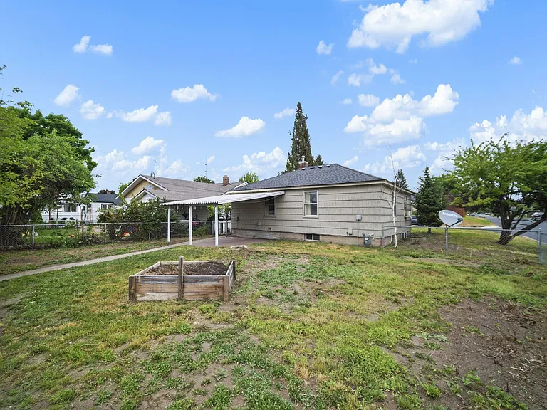 2403 W Everett Ave — Photo 39
