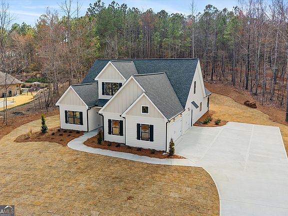 3rd image of 177 W Lake Blvd