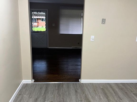 5th image of 9179 Neil Dr