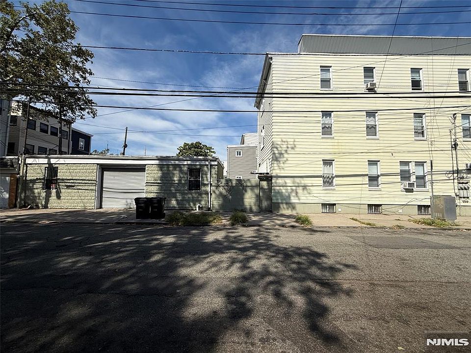 2nd image of 382 Walnut Street