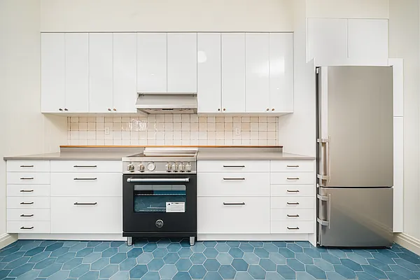 Rented by Compass | media 23