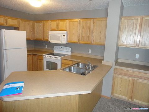 3rd image of 6104 Maclynn Ave NE