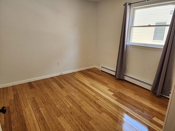 4th image of 96 Lucille Ave