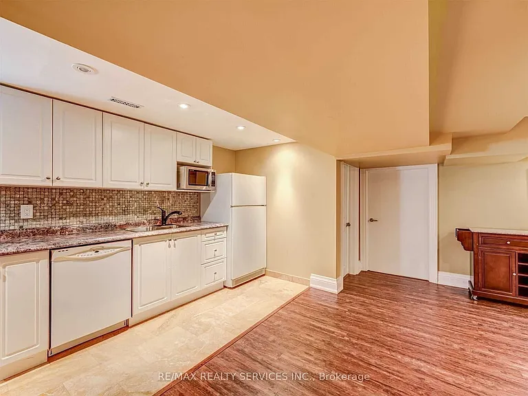 1570 Tipperary Ct — Photo 34