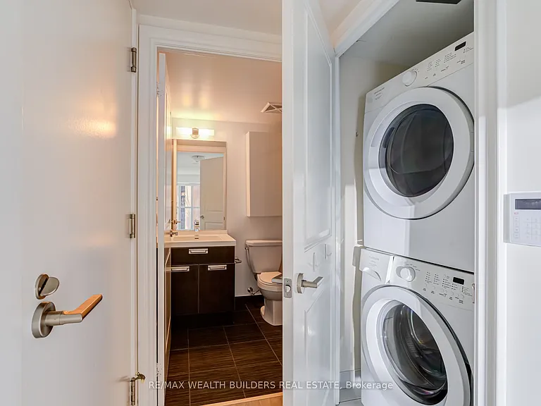 28 Ted Rogers Way #1212 — Photo 13
